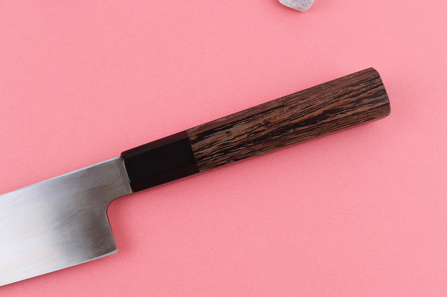 Couteau gyuto asymétrique 21cm japonais artisanal Hatsukokoro Shirasagi manche en wengé