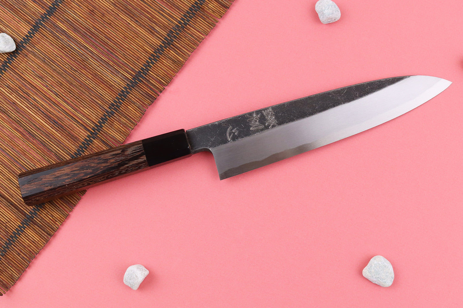 Couteau gyuto asymétrique 21cm japonais artisanal Hatsukokoro Shirasagi manche en wengé
