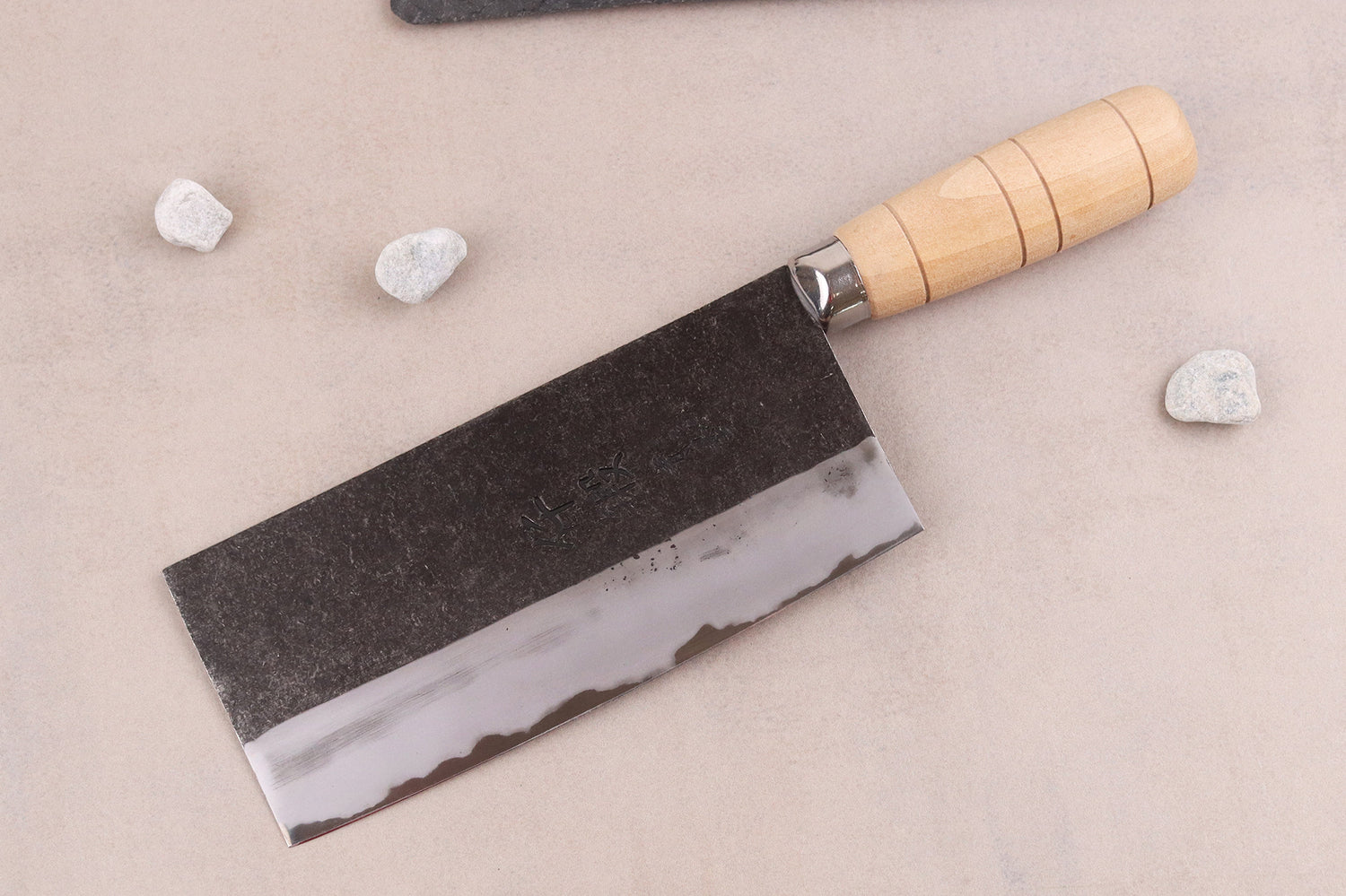 Couteau de chef chinois artisanal japonais 17cm Hatsukokoro Sentan Kurouchi Migaki en érable