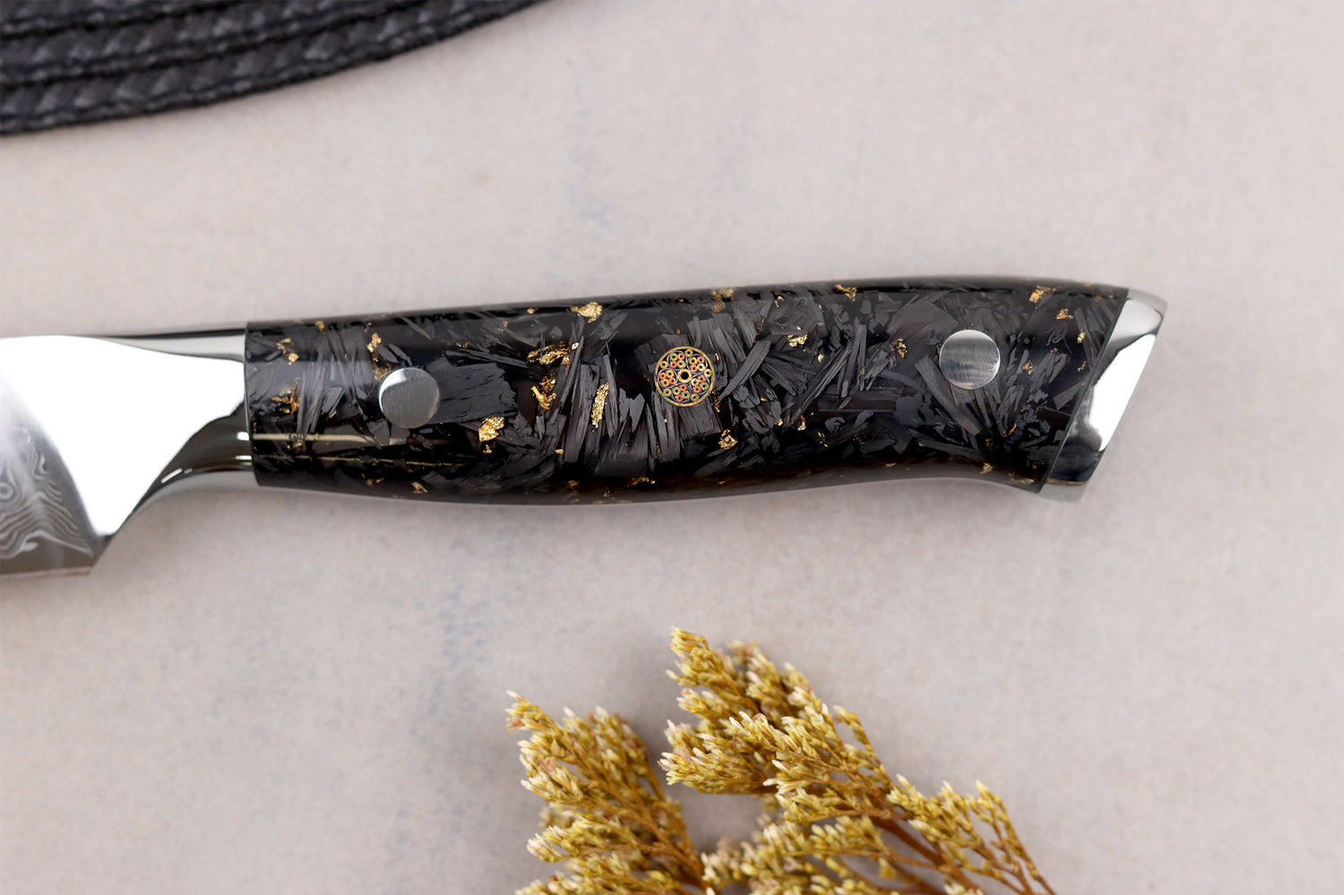 Couteau universel Wusaki Sakin Damas 10Cr 15cm manche en fibre de carbone et feuille d'or