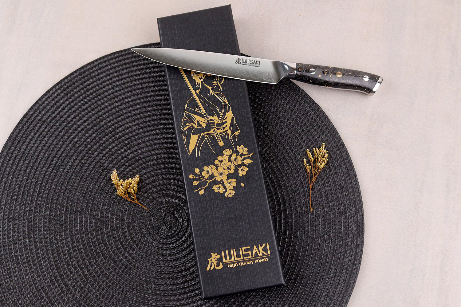 Couteau universel Wusaki Sakin Damas 10Cr 15cm manche en fibre de carbone et feuille d'or