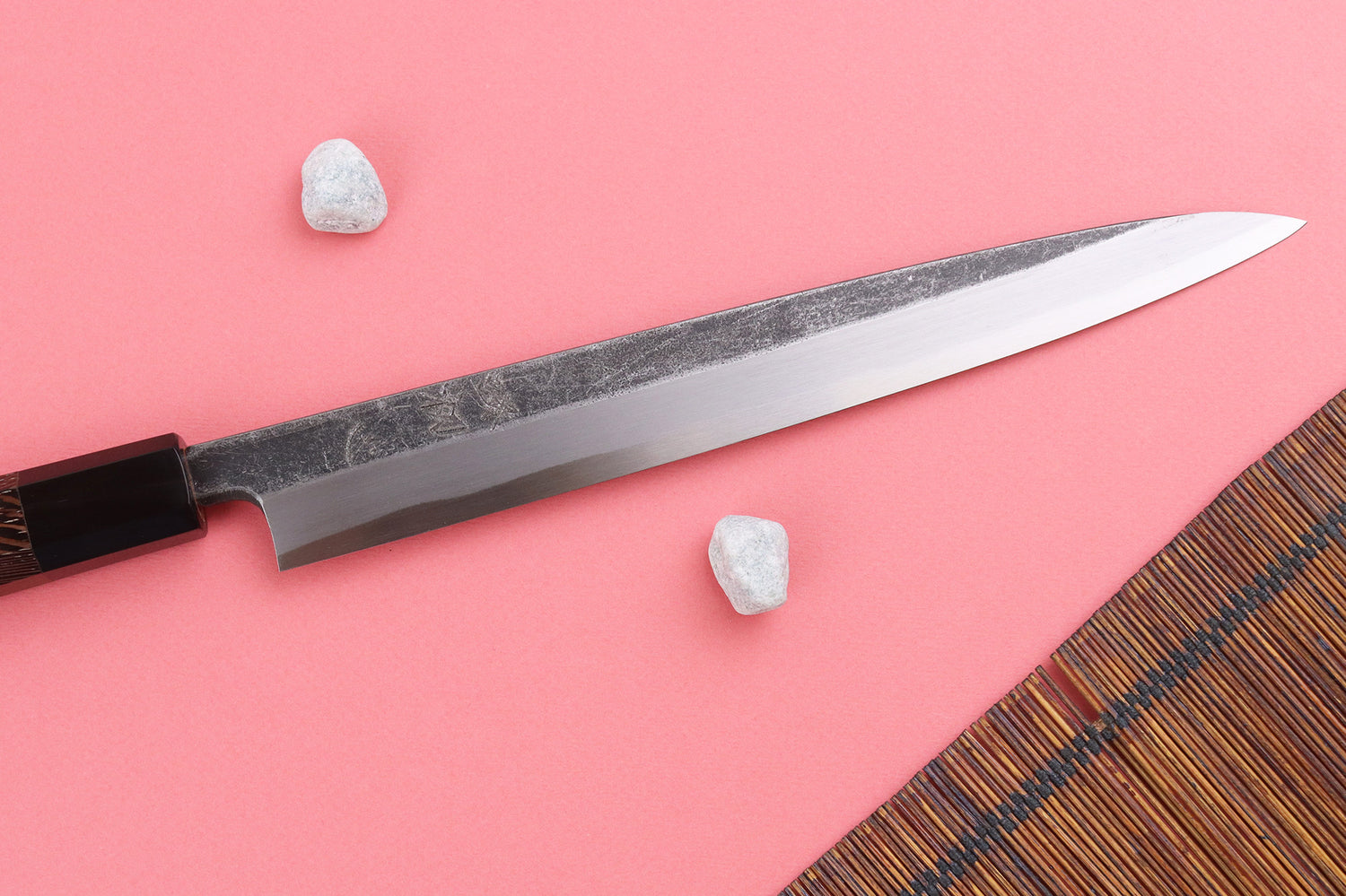 Couteau yanagiba 24cm japonais artisanal Hatsukokoro Shirasagi manche en wengé