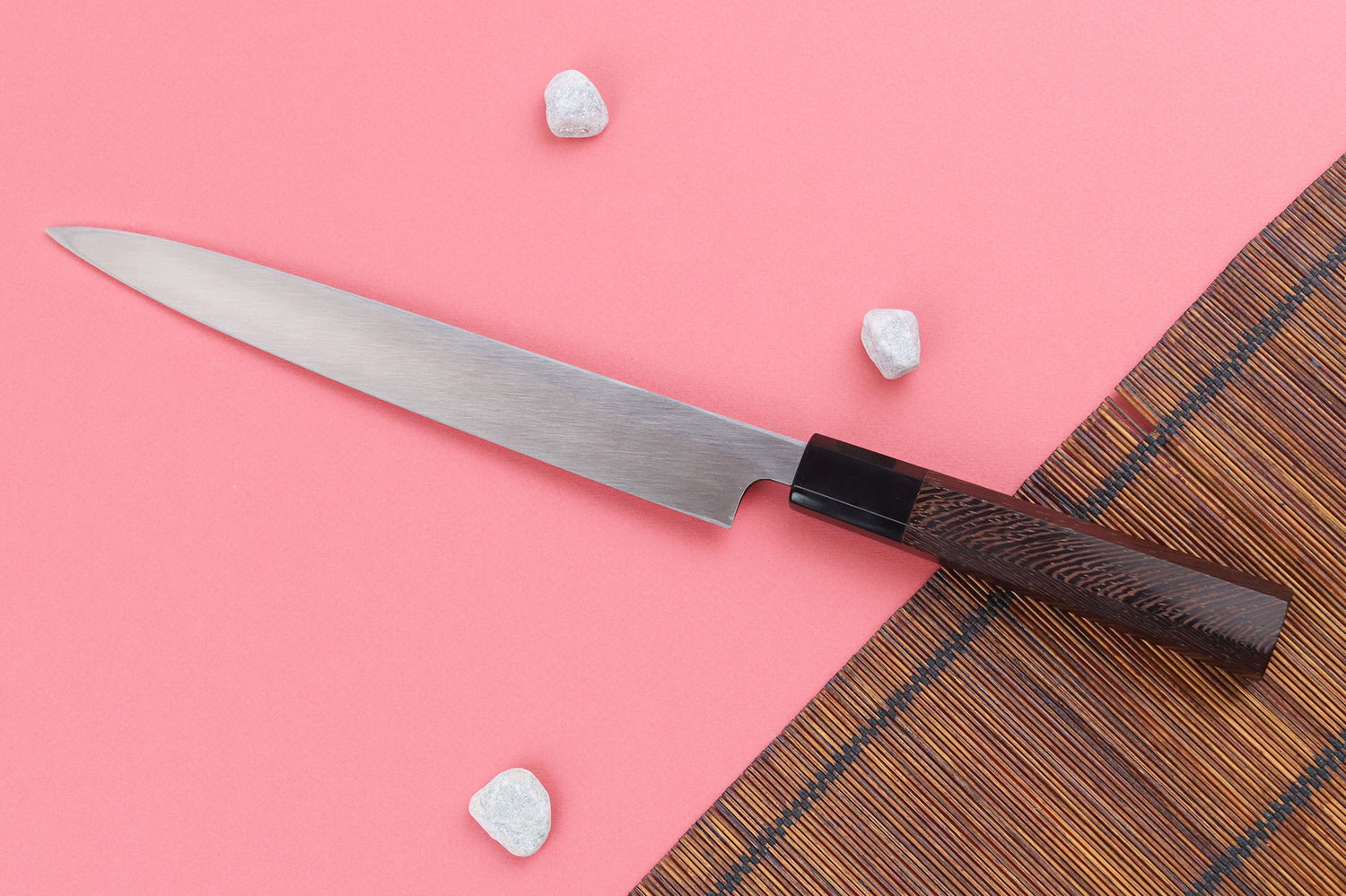 Couteau yanagiba 24cm japonais artisanal Hatsukokoro Shirasagi manche en wengé