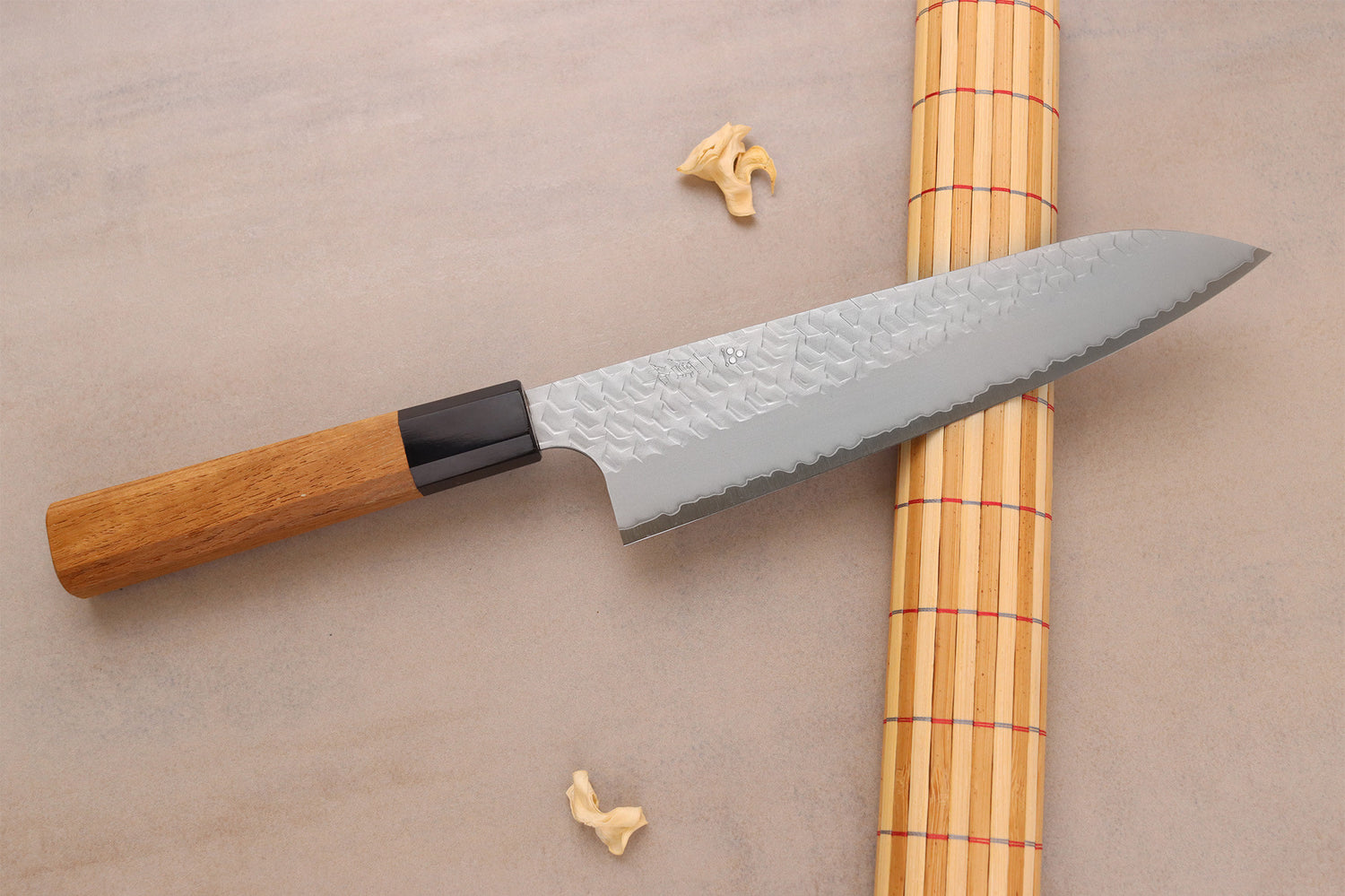 Couteau de chef 20cm japonais artisanal Nigara Hamono Migaki Tsuchime SG2 teck