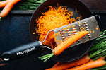Râpe Microplane Gourmet spéciale carottes manche noir