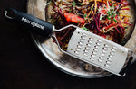 Râpe Microplane Gourmet spéciale carottes manche noir