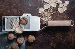 Râpe à truffe 2-en-1 Microplane Master manche en noyer