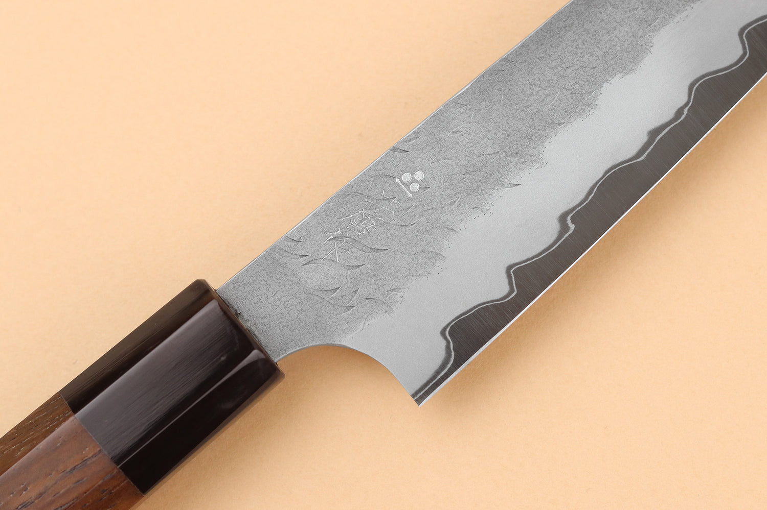 Couteau universel 15cm japonais artisanal Nigara Hamono Tsuchime AS manche en noyer