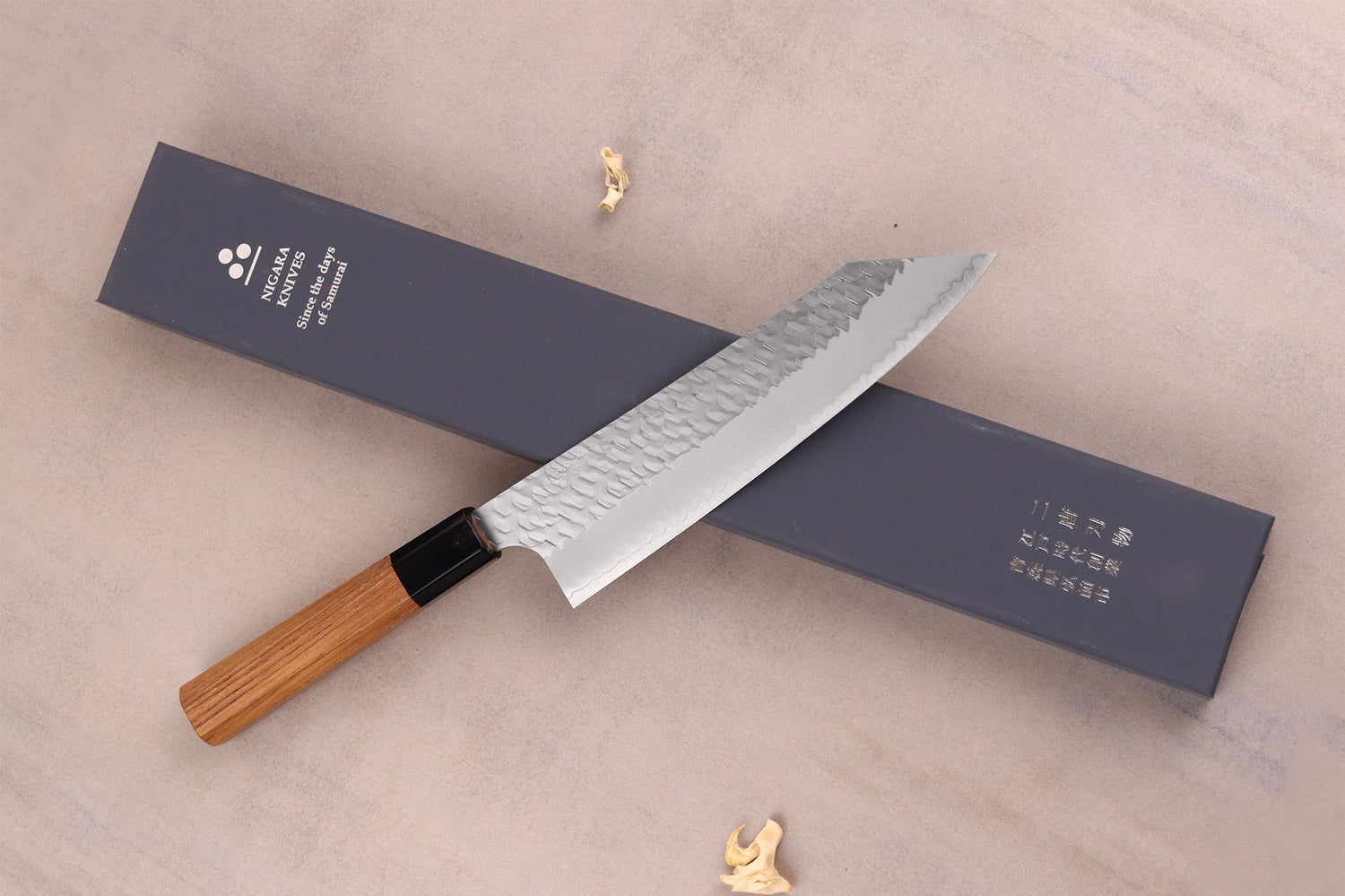Couteau de chef kiritsuke 20cm japonais artisanal Nigara Hamono Migaki Tsuchime SG2 teck