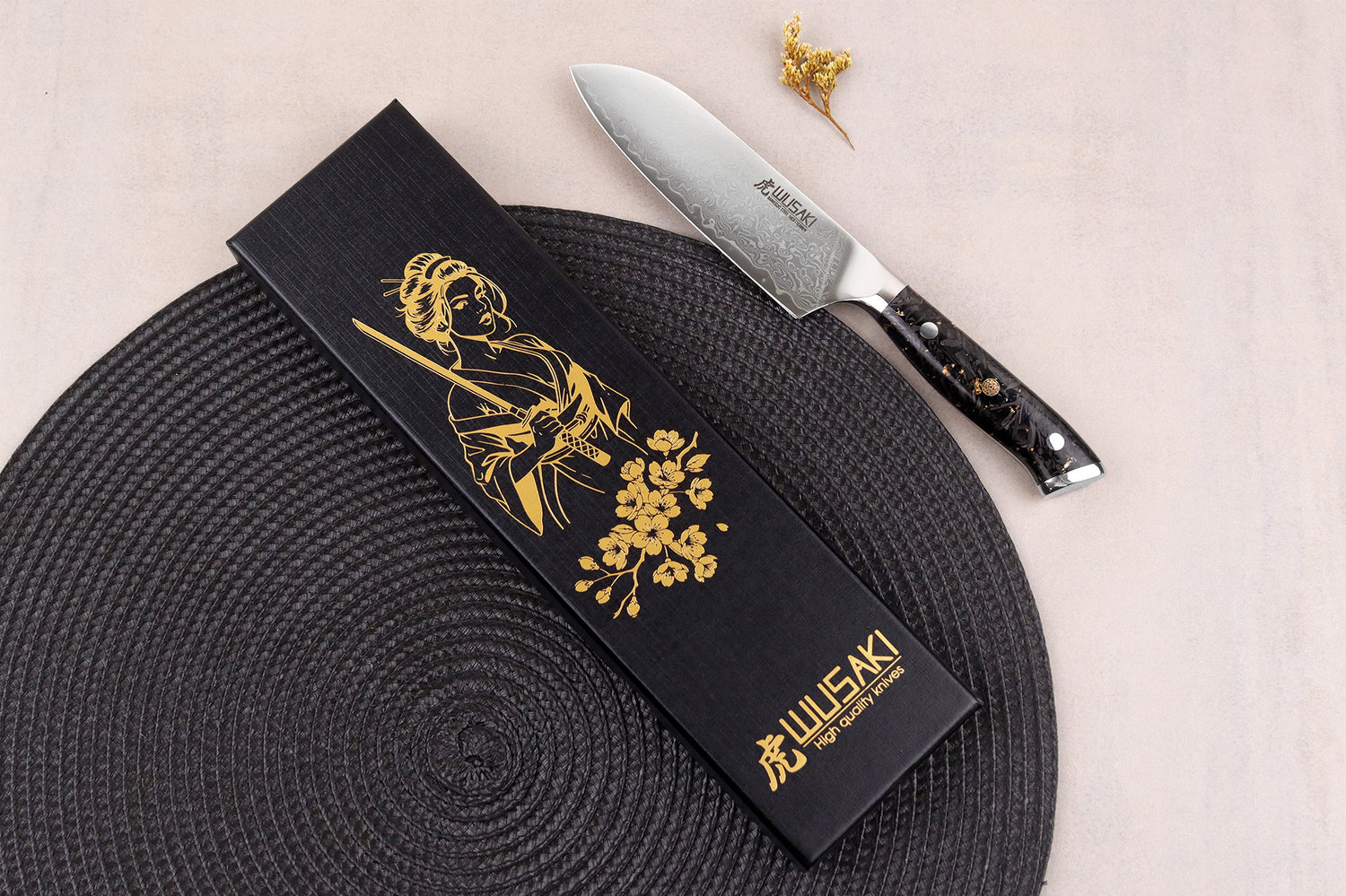 Couteau ko-santoku Wusaki Sakin Damas 10Cr 13cm manche en fibre de carbone et feuille d'or