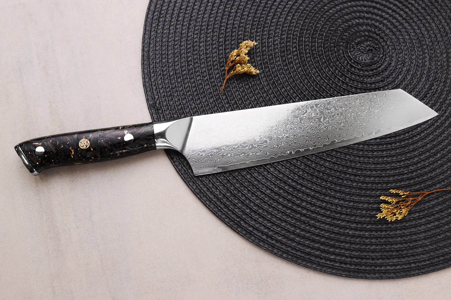 Couteau kiritsuke Wusaki Sakin Damas 10Cr 20cm manche en fibre de carbone et feuille d'or