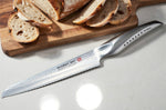 Couteau à pain japonais Global Sai M04 lame martelée 17cm