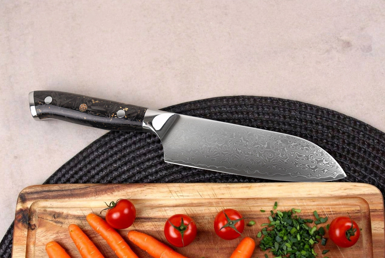 Couteau ko-santoku Wusaki Sakin Damas 10Cr 13cm manche en fibre de carbone et feuille d'or