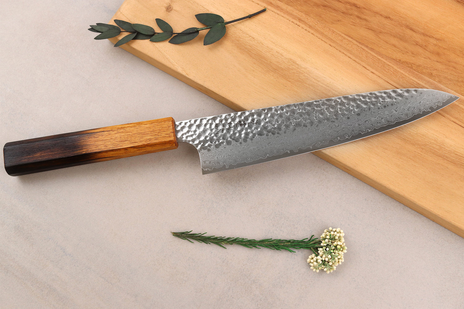 Couteau de chef 20cm japonais artisanal Wusaki Yaketa VG10 damas chêne brûlé