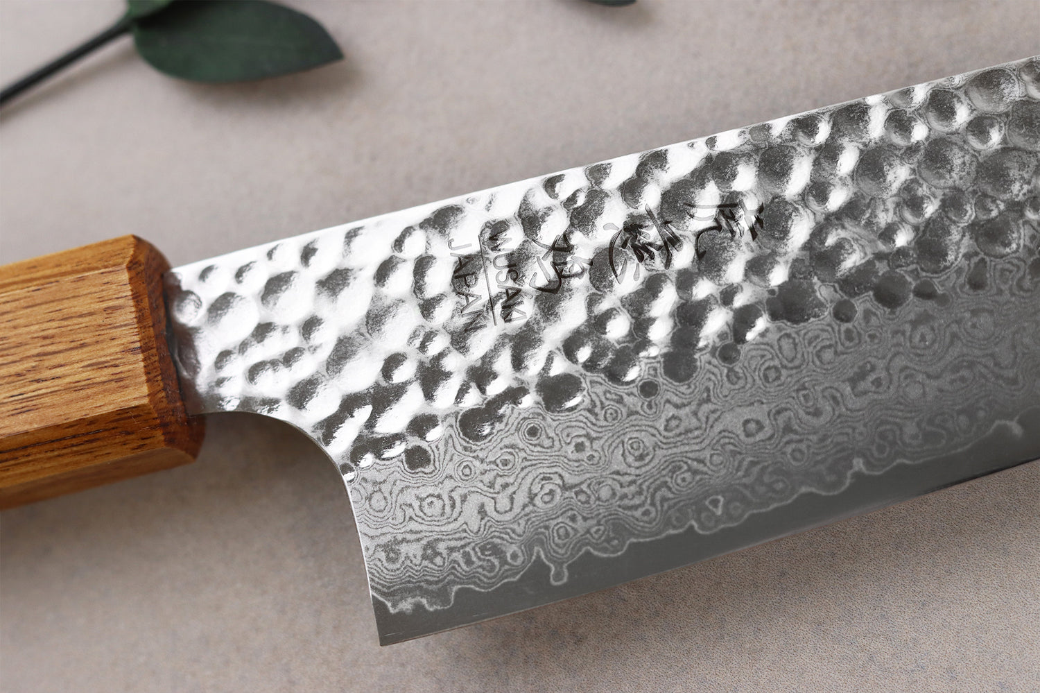 Couteau de chef 20cm japonais artisanal Wusaki Yaketa VG10 damas chêne brûlé