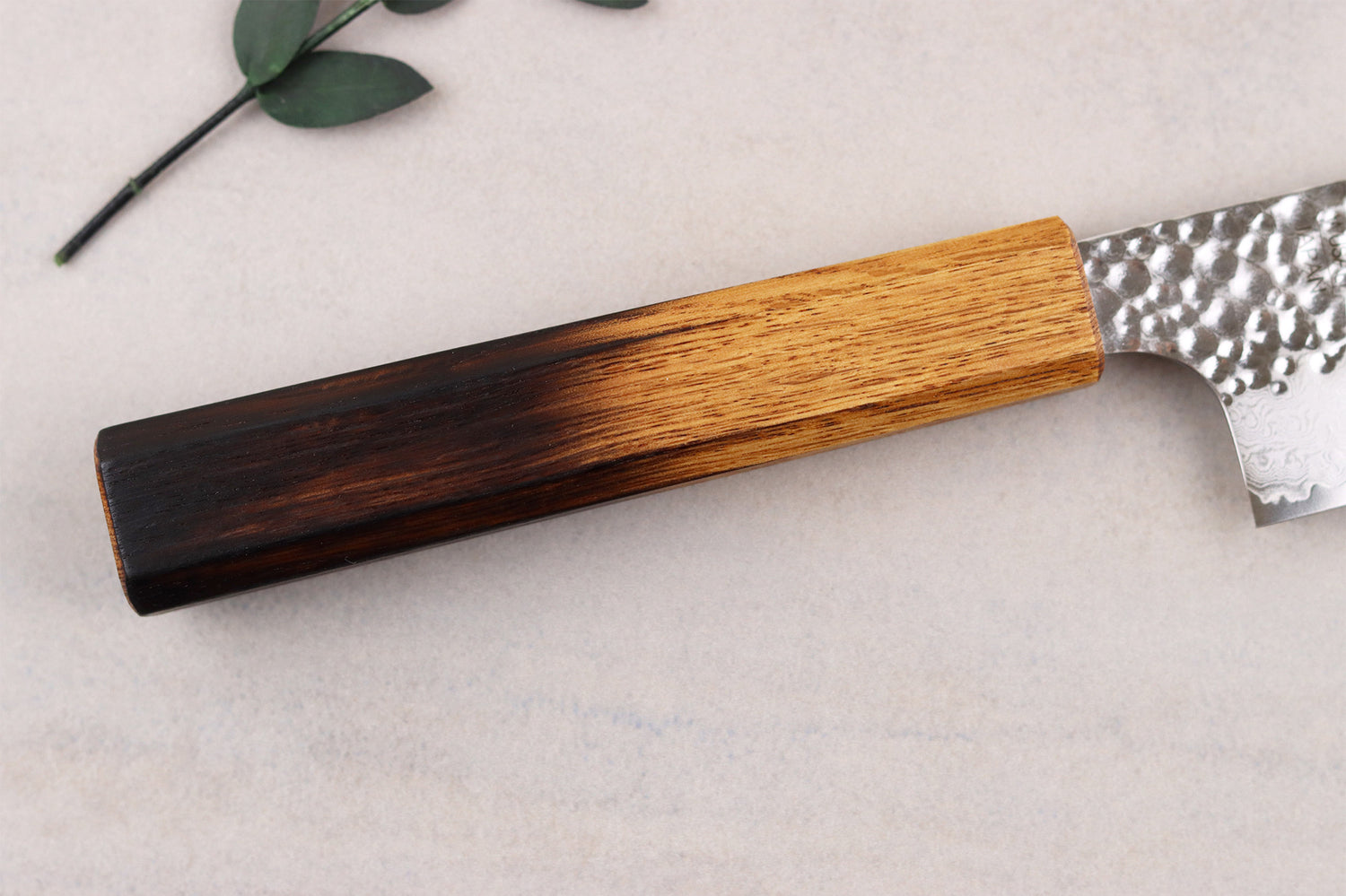 Couteau de chef 20cm japonais artisanal Wusaki Yaketa VG10 damas chêne brûlé