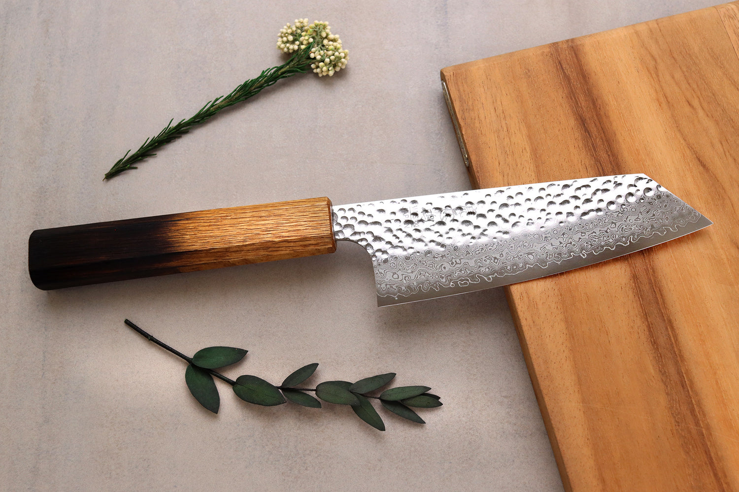 Couteau bunka 15cm japonais artisanal Wusaki Yaketa VG10 damas chêne brûlé