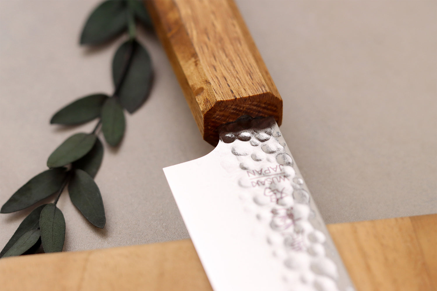 Couteau universel 15cm japonais artisanal Wusaki Yaketa VG10 damas chêne brûlé