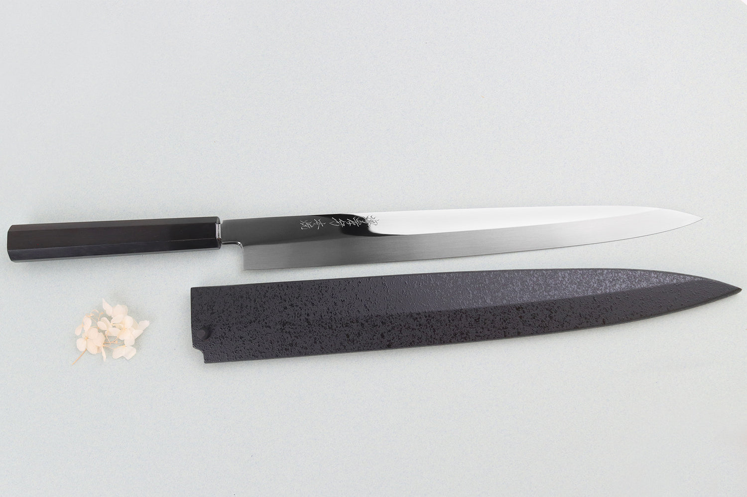 Couteau fuguhiki 33cm Sakai Takayuki BS2 Honyaki poli miroir en ébène et saya en magnolia noir