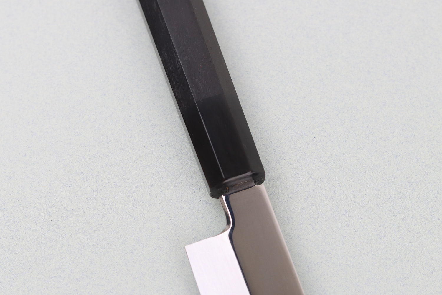 Couteau fuguhiki 33cm Sakai Takayuki BS2 Honyaki poli miroir en ébène et saya en magnolia noir
