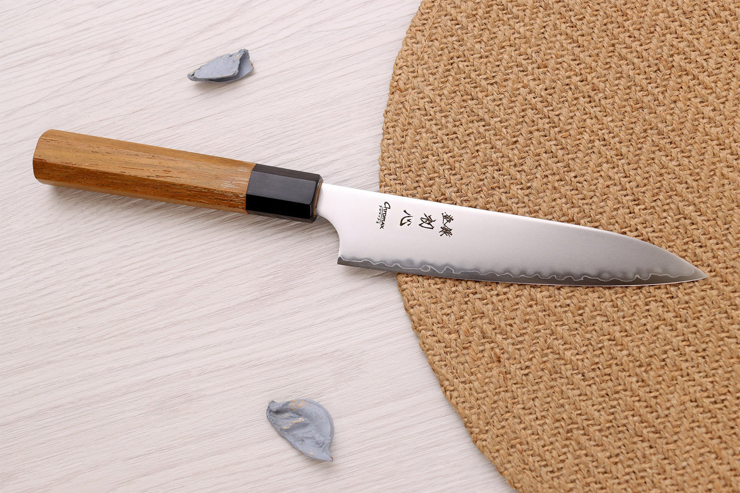 Couteau universel 14cm japonais artisanal Hatsukokoro Chromax manche en teck