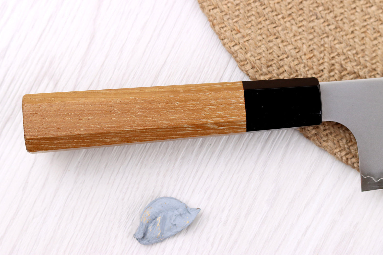 Couteau santoku 16,5cm japonais artisanal Hatsukokoro Chromax manche en teck
