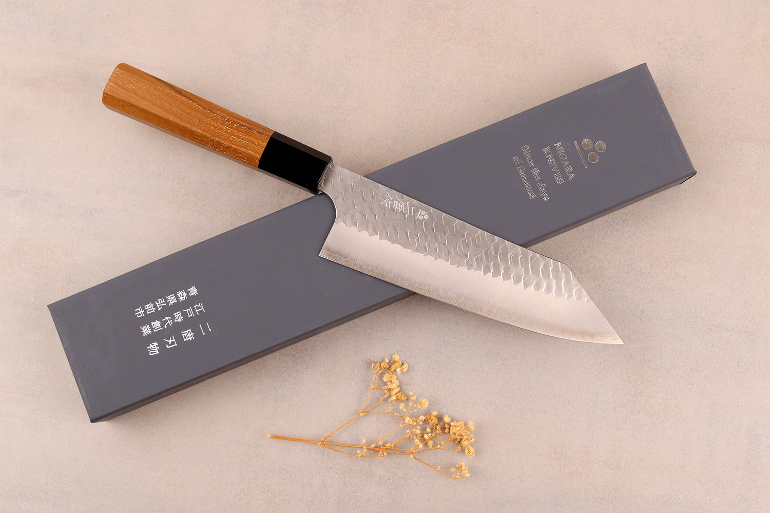 Couteau bunka 17cm japonais artisanal Nigara Hamono Migaki Tsuchime SG2 teck