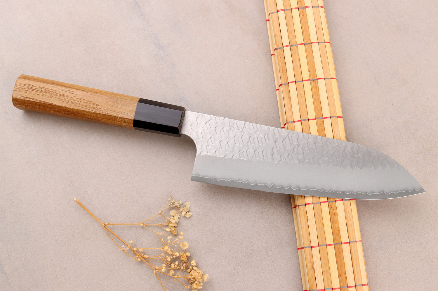 Couteau santoku 17cm japonais artisanal Nigara Hamono Migaki Tsuchime SG2 teck