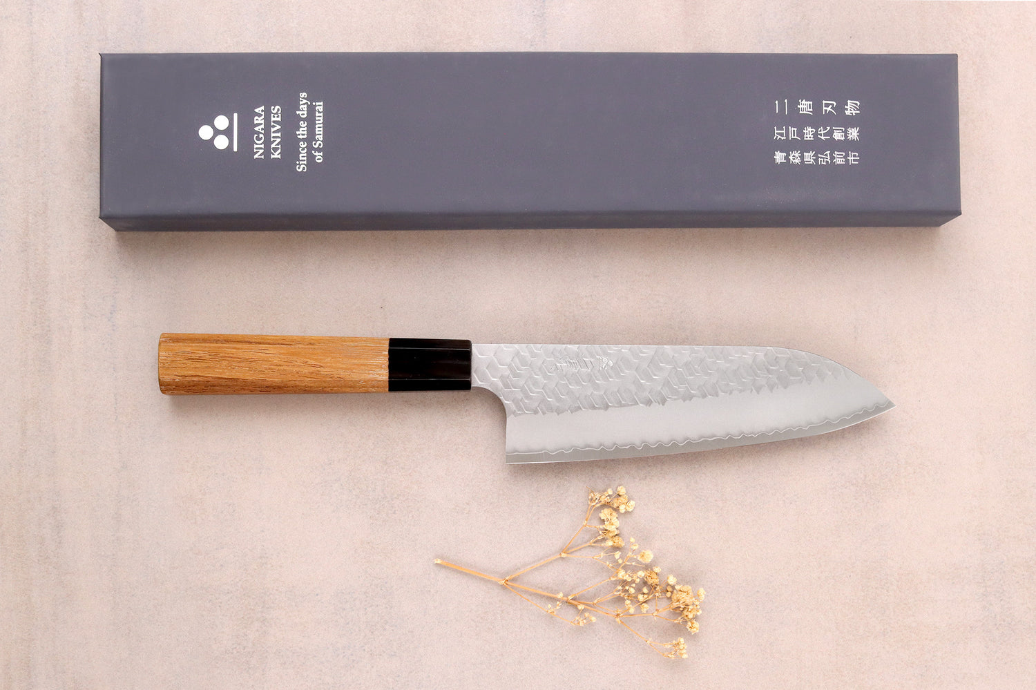 Couteau santoku 17cm japonais artisanal Nigara Hamono Migaki Tsuchime SG2 teck