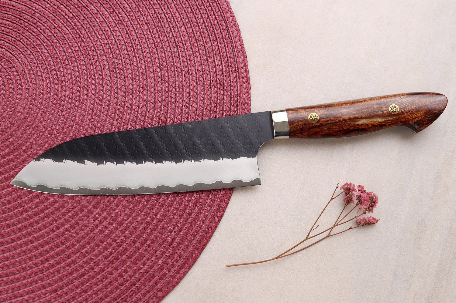 Couteau santoku 17cm japonais artisanal Nigara Hamono Black Tsuchime SG2 manche bois de fer