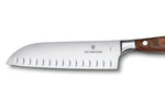 Couteau Santoku Victorinox Grand Maître Wood forgé 17cm manche érable