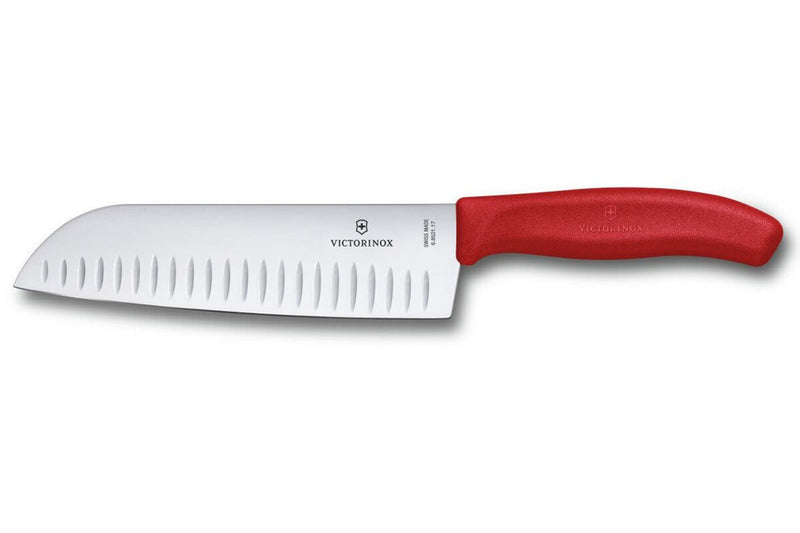 Couteau Santoku Victorinox SwissClassic rouge lame alvéolée 17cm