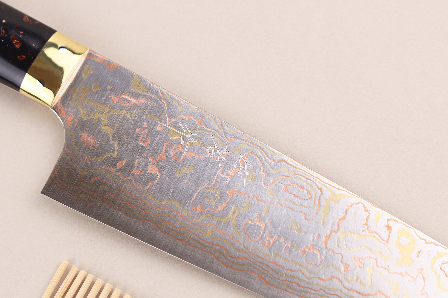 Couteau santoku 16,5cm japonais artisanal Takeshi Saji BS2 Rainbow