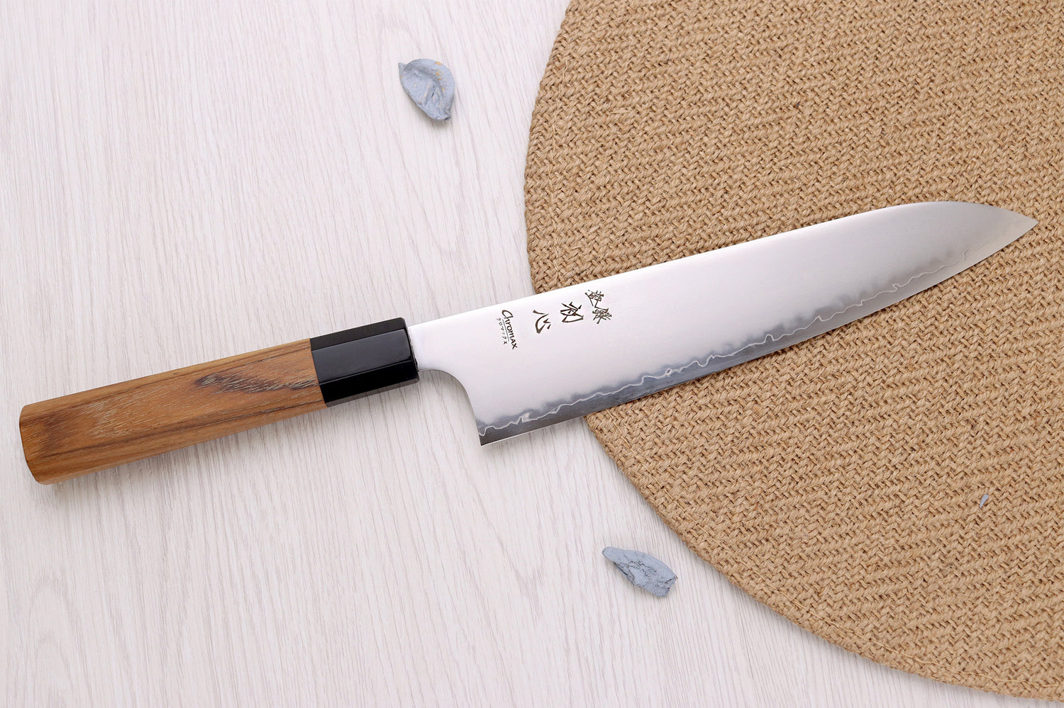 Couteau de chef 23cm japonais artisanal Hatsukokoro Chromax manche en teck
