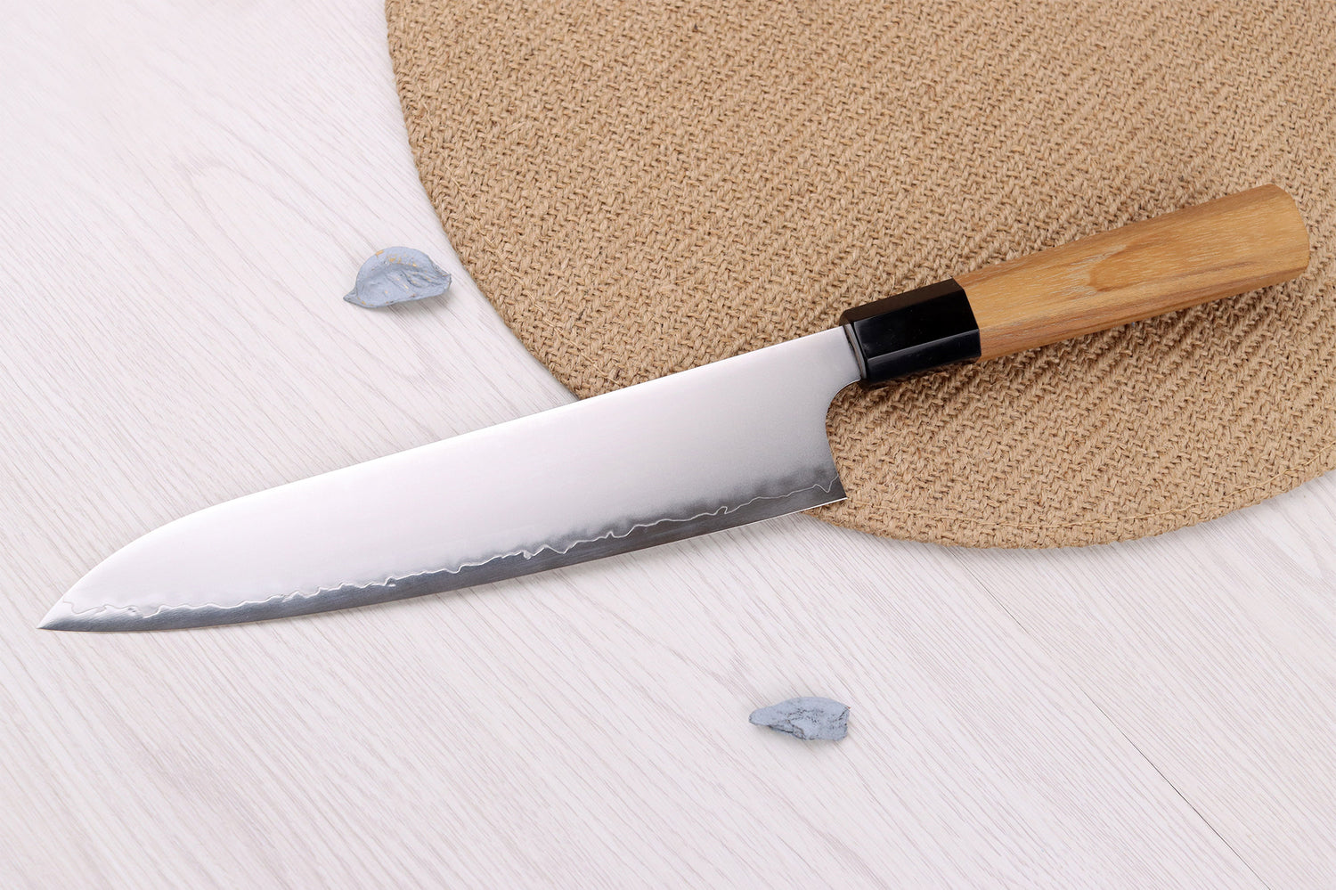 Couteau de chef 23cm japonais artisanal Hatsukokoro Chromax manche en teck