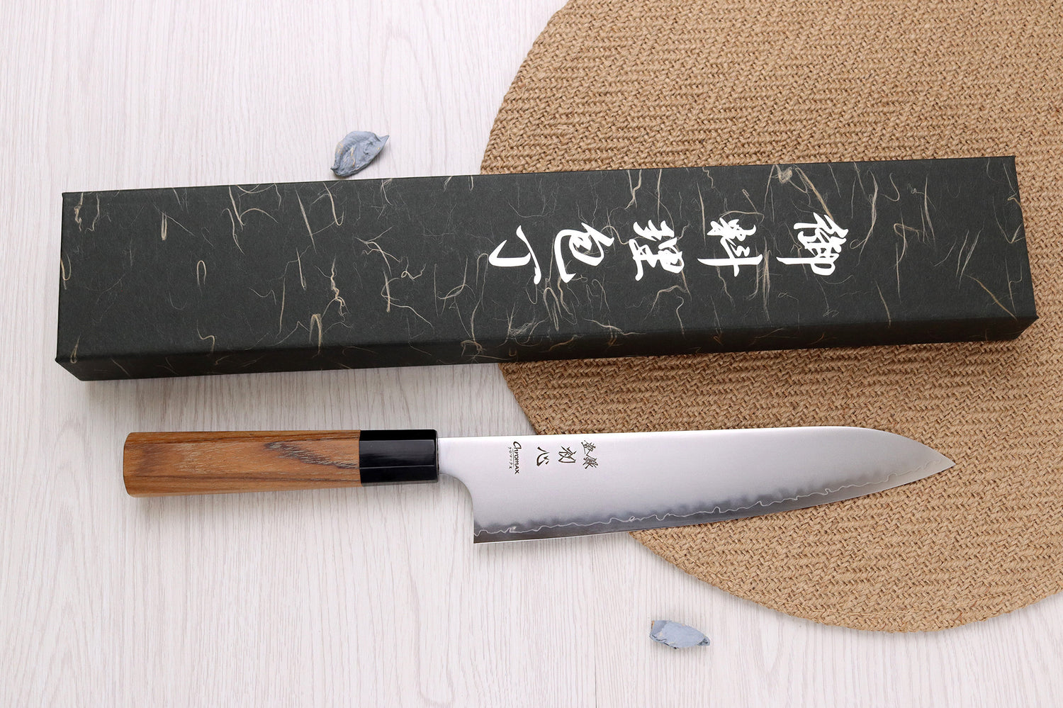 Couteau de chef 23cm japonais artisanal Hatsukokoro Chromax manche en teck