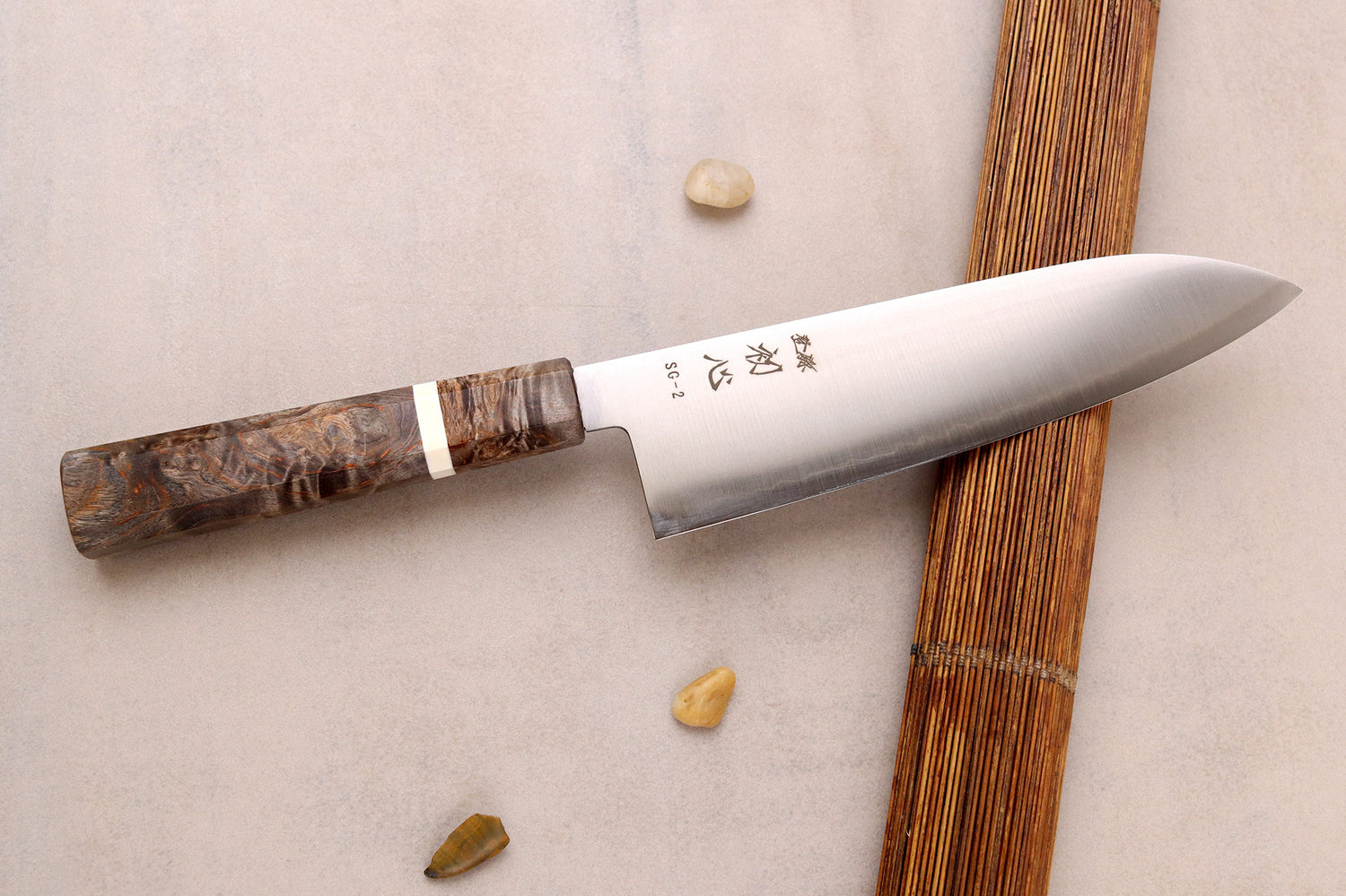 Couteau santoku 18cm japonais artisanal Hatsukokoro Hayabusa SG2 San Maï