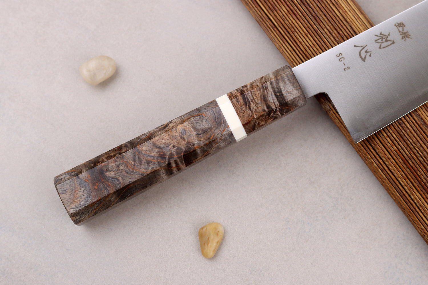 Couteau santoku 18cm japonais artisanal Hatsukokoro Hayabusa SG2 San Maï
