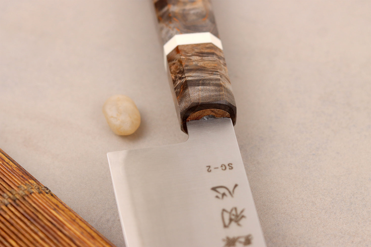 Couteau santoku 18cm japonais artisanal Hatsukokoro Hayabusa SG2 San Maï