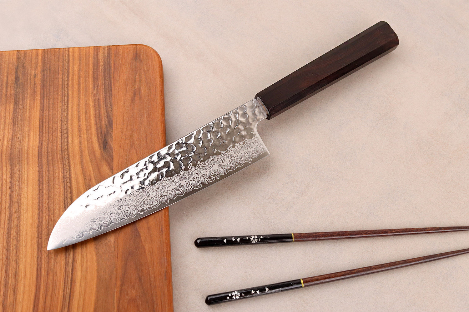 Couteau santoku 18cm japonais artisanal Hatsukokoro Hayabusa VG10 Damas Tsuchime