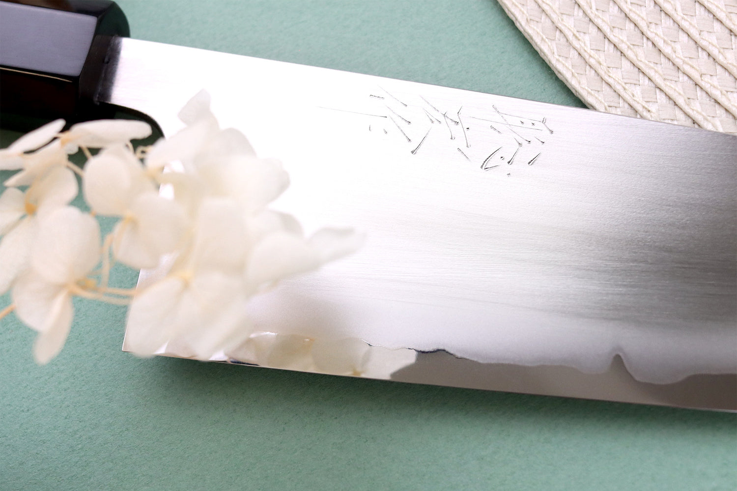 Couteau santoku 16,5cm japonais artisanal Toshihiro Wakui Shirogami 2 San Maï poli