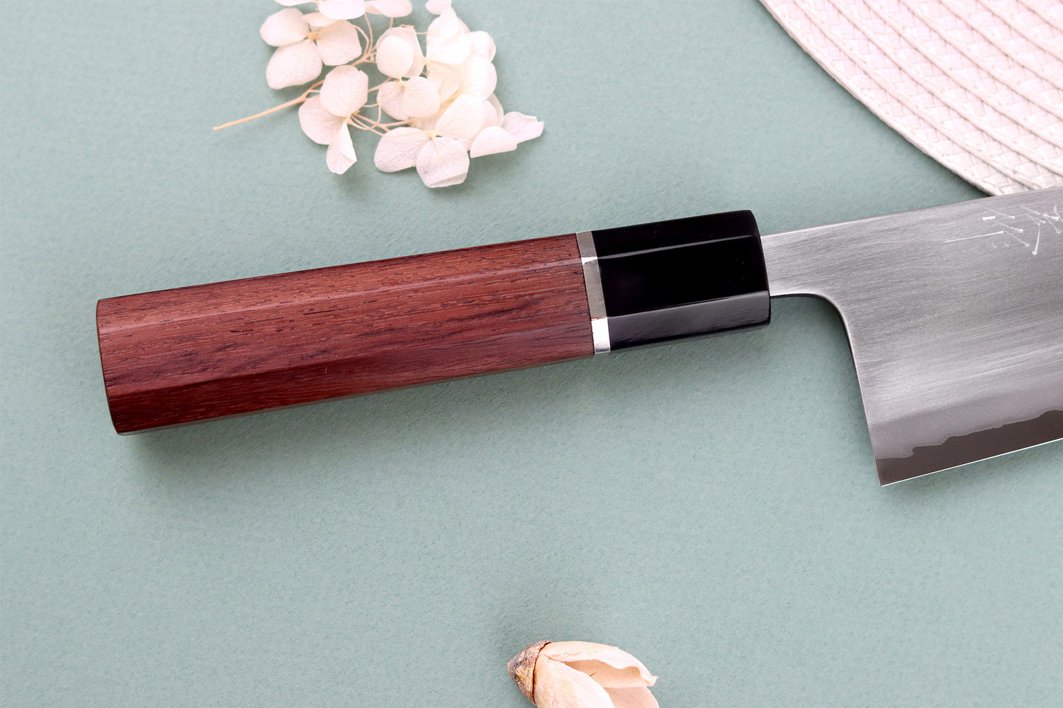 Couteau santoku 16,5cm japonais artisanal Toshihiro Wakui Shirogami 2 San Maï poli