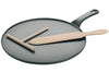 Crêpière en fonte noire 30cm + spatule et râteau en hêtre