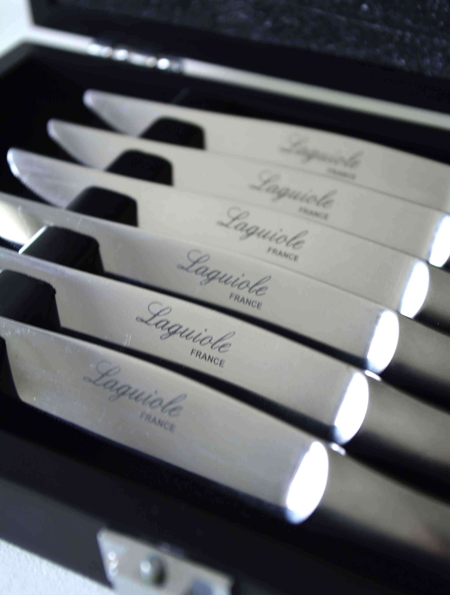 Coffret Laguiole Pradel 6 couteaux forgés 11cm élégants et micro-dentés
