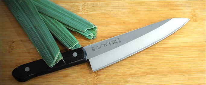 Couteau Santoku japonais Tojiro DP plein manche lame 17cm