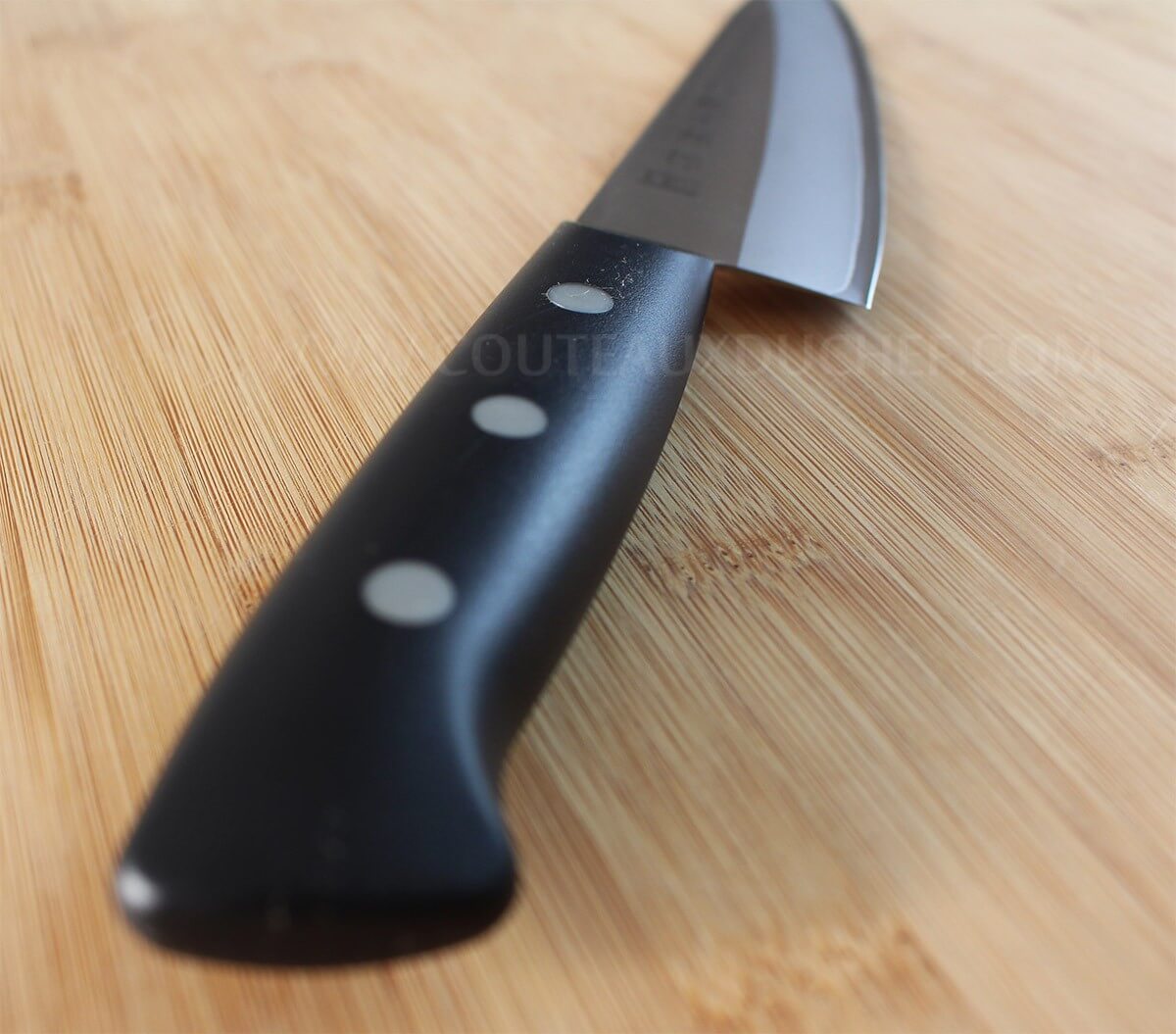 Couteau de chef japonais Tojiro DP Eco lame 18cm manche riveté