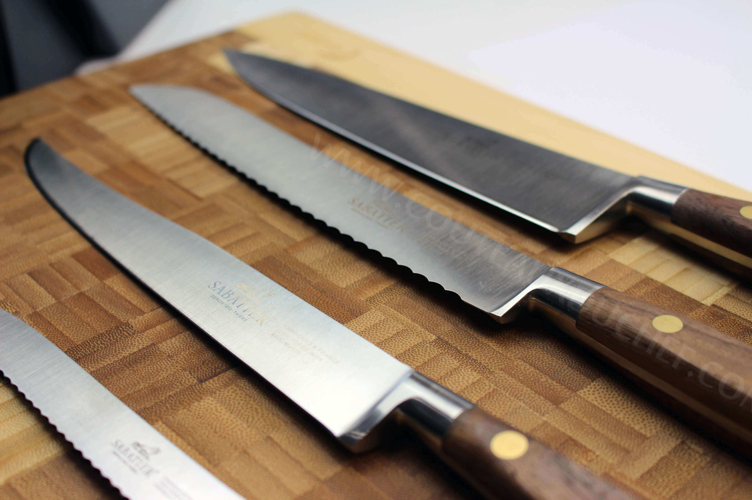 Bloc SABATIER Perigord en noyer laqué noir 5 couteaux forgés acier inox