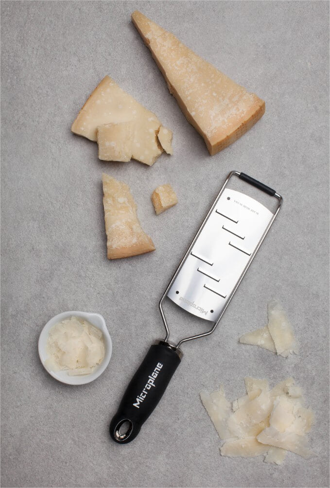Râpe Microplane Gourmet coupe large manche noir