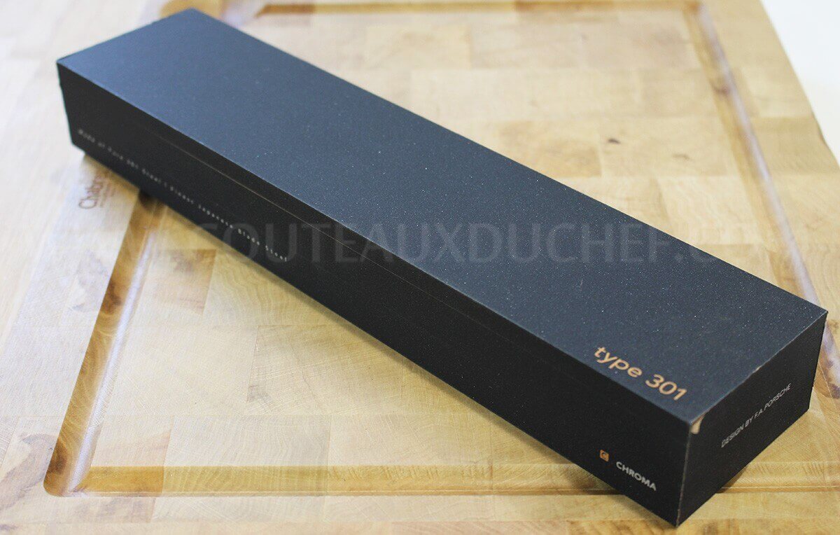 Couteau santoku Chroma Type 301 Design by F.A. Porsche martelé 18cm