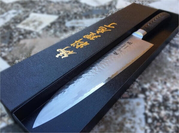 Couteau de chef japonais Tamahagane Tsubame lame martelée 24cm acier VG5